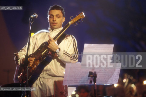 Vatican City, December 1999. Italian pop singer Alex Britti during the rehearsal of the Vaticans Christmas Concert 1999/ Città del Vaticano, dicembre 1999. Il cantante Alex Britti durante le prove del Concerto di Natale in Vaticano 1999 - ©Marcello Mencarini/Rosebud2