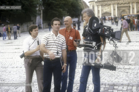 LAquila, about 1985. Cameramen Garrett Brown, inventor of the Steadicam, and David Lerner during a workshop at the Festival Una città in cinema (a Town in Cinema) / LAquila, 1985 circa. Cameramen Garrett Brown, linventore della Steadicam, e David Lerner durante un workshop al Festival Una città in Cinema - ©Marcello Mencarini/Rosebud2