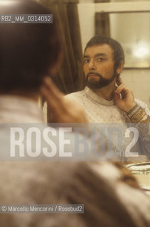 Milan, La Scala Thester, about 1980. Italian opera baritone Renato Bruson in his dressing room before performing / Milano, Teatro alla Scala, 1980 circa. Il baritono Renato Bruson in camerino prima di entrare in scena - ©Marcello Mencarini/Rosebud2