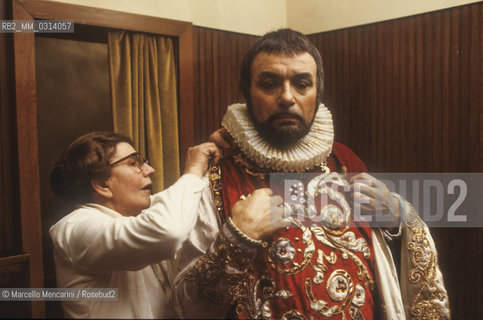 Milan, La Scala Thester, about 1980. Italian opera baritone Renato Bruson in his dressing room before performing / Milano, Teatro alla Scala, 1980 circa. Il baritono Renato Bruson in camerino prima di entrare in scena - ©Marcello Mencarini/Rosebud2