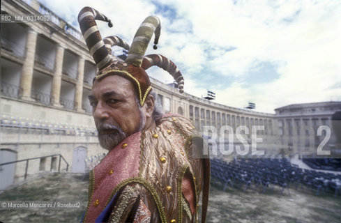 Macerata Spheristerium, 1993. Italian opera baritone Renato Bruson as Rigoletto before performing / Sferisterio di Macerata, 1993. Il baritono Renato Bruson in costume da Rigoletto prima dello spettacolo - ©Marcello Mencarini/Rosebud2