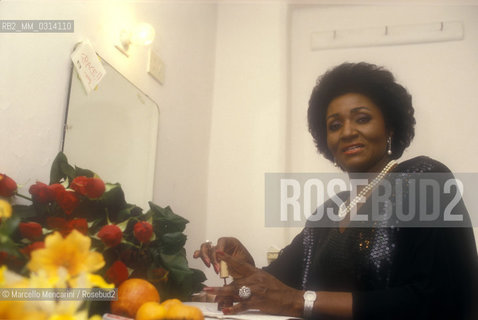 American soprano Grace Bumbry in her dressing room (about 1985) / Il soprano Grace Bumbry nel suo camerino (1985 circa) - ©Marcello Mencarini/Rosebud2