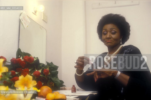 American soprano Grace Bumbry in her dressing room (about 1985) / Il soprano Grace Bumbry nel suo camerino (1985 circa) - ©Marcello Mencarini/Rosebud2