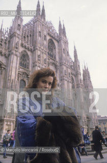 Milan, 1989. Fashion model Clarissa Burt wearing a Fendi Fur in front of Milan Cathedral / Milano, 1989. La modella Clarissa Burt indossa una pelliccia Fendi davanti al Duomo di Milano - ©Marcello Mencarini/Rosebud2