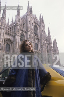 Milan, 1989. Fashion model Clarissa Burt wearing a Fendi Fur in front of Milan Cathedral / Milano, 1989. La modella Clarissa Burt indossa una pelliccia Fendi davanti al Duomo di Milano - ©Marcello Mencarini/Rosebud2