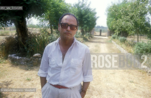 Genazzano (Rome), 1988. Italian composer Sylvano Bussotti in front of his home / Genazzano (Roma), 1988. Il compositore Sylvano Bussotti davanti alla sua casa - ©Marcello Mencarini/Rosebud2