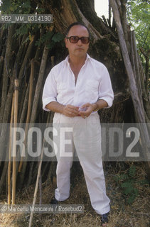 Genazzano (Rome), 1988. Italian composer Sylvano Bussotti in the garden of his home / Genazzano (Roma), 1988. Il compositore Sylvano Bussotti nel giardino della sua casa - ©Marcello Mencarini/Rosebud2