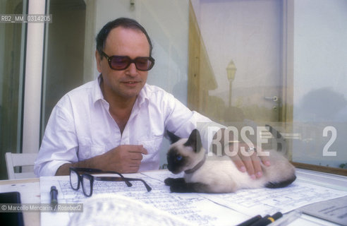 Genazzano (Rome), 1988. Italian composer Sylvano Bussotti at home / Genazzano (Roma), 1988. Il compositore Sylvano Bussotti nella sua casa - ©Marcello Mencarini/Rosebud2