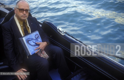 Venice Biennale of Music 1991. Italian composer Sylvano Bussotti in a gondola / Biennale Musica di Venezia 1991. Il compositore Sylvano Bussotti in gondola - ©Marcello Mencarini/Rosebud2