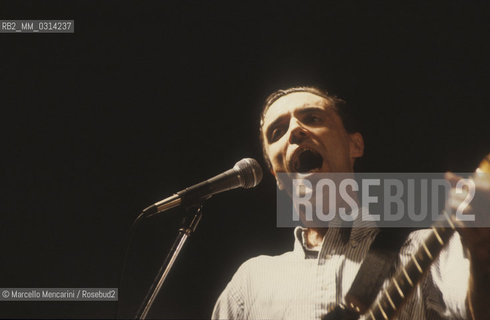 Bologna, 1981. David Byrne performing with the Talking Heads / Bologna, 1981. David Byrne in concerto con i Talking Heads - ©Marcello Mencarini/Rosebud2