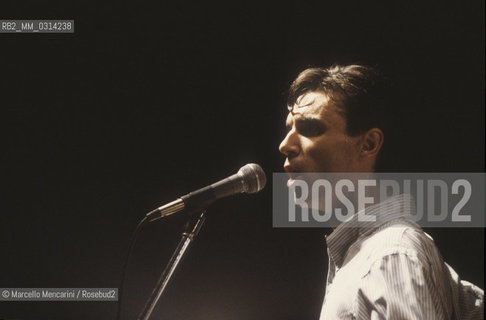Bologna, 1981. David Byrne performing with the Talking Heads / Bologna, 1981. David Byrne in concerto con i Talking Heads - ©Marcello Mencarini/Rosebud2