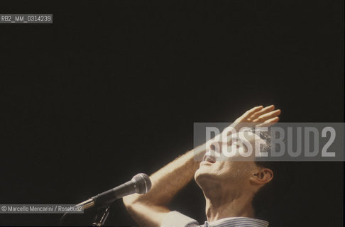 Bologna, 1981. David Byrne performing with the Talking Heads / Bologna, 1981. David Byrne in concerto con i Talking Heads - ©Marcello Mencarini/Rosebud2