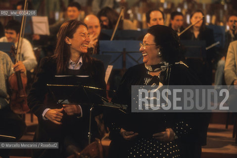Rome, Saint Marys of the Angels and rhe Martyrs Basilica, 1999. Soprano Montserrat Caballé and her daughter Montserrat Martì singing together during a rehearsal / Roma, Basilica di Santa Maria degli angeli e dei martiri, 1999. Il soprano Montserrat Caballè e sua figlia Montserrat Martì cantano insieme durante una prova - ©Marcello Mencarini/Rosebud2