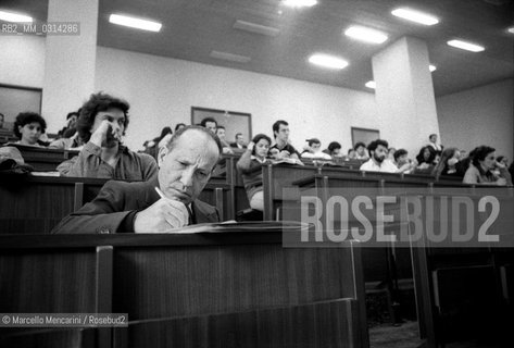 Rome, 1979. Italian economist Federico Caffè in a classroom of La Sapienza University where he taught at that time / Roma, 1979. Leconomista Federico Caffè in unaula dellUniversità La Sapienza dove allora insegnava - ©Marcello Mencarini/Rosebud2