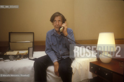 Venice, 1982. American composer John Cage phoning in his hotel room / Venezia, 1982. Il compositore John Cage nella sua stanza dalbergo mentre telefona - ©Marcello Mencarini/Rosebud2