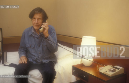 Venice, 1982. American composer John Cage phoning in his hotel room / Venezia, 1982. Il compositore John Cage nella sua stanza dalbergo mentre telefona - ©Marcello Mencarini/Rosebud2