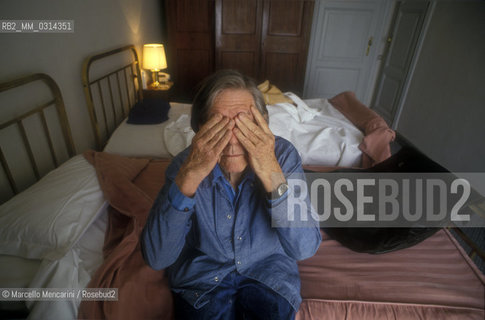 Perugia, 1992. American composer  John Cage sitting on the bed in his hotel room / Perugia, 1992. Il compositore John Cage seduto sul letto nella sua stanza dalbergo - ©Marcello Mencarini/Rosebud2