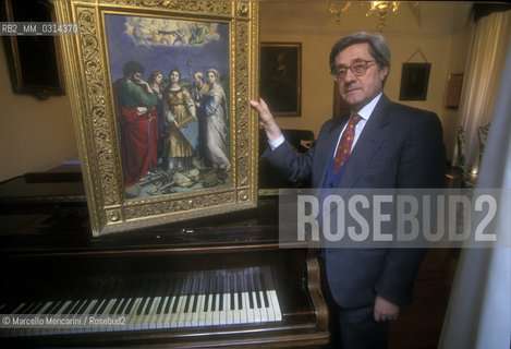 Rome, 1995. Italian musicologist Bruno Cagli showing a portrait of Saint Cecilia, patroness of musicians / Roma, 1995. Il musicologo Bruno Cagli davanti a un ritratto di Santa Cecilia, patrona dei musicisti - ©Marcello Mencarini/Rosebud2