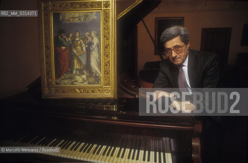 Rome, 1995. Italian musicologist Bruno Cagli near a portrait of Saint Cecilia, patroness of musicians / Roma, 1995. Il musicologo Bruno Cagli vicino a un ritratto di Santa Cecilia, patrona dei musicisti - ©Marcello Mencarini/Rosebud2