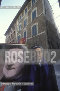 Pesaro. 1992. Italian musicologist Bruno Cagli in front of Rossinis birth house / Pesaro, 1992. Il musicologo Bruno cagli davanti alla casa natale di Rossini - ©Marcello Mencarini/Rosebud2