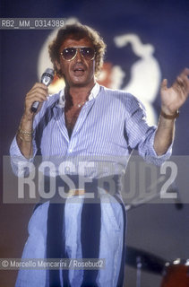 Naples, 1986. Italian pop singer Franco Califano performing at Neapolitan music festival Napoli prima e dopo (Naples before and after) / Napoli, 1986. Il cantante Franco Califano al festival della canzone napoletana Napoli prima e dopo - ©Marcello Mencarini/Rosebud2