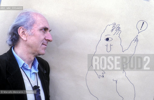 Lucca, 1984. Italian cartoonist Renato Calligaro posing next to one of his drawing / Lucca, 1984. Il fumettista Renato Calligaro posa accanto a un suo disegno - ©Marcello Mencarini/Rosebud2