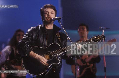 Sanremo Music Festival 1989. Italian pop singer Sergio Caputo performing the song Rifarsi una vita / Festival di Sanremo 1989. Sergio Caputo canta Rifarsi una vita - ©Marcello Mencarini/Rosebud2