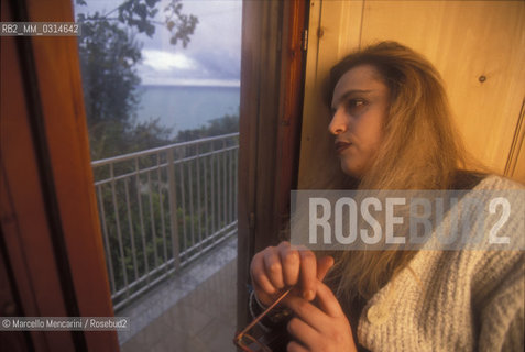 Licata (Agrigento), 1995. Italian writer Lara Cardella in her house / Licata (Agrigento), 1995. La scrittrice Lara Cardella nella sua casa - ©Marcello Mencarini/Rosebud2