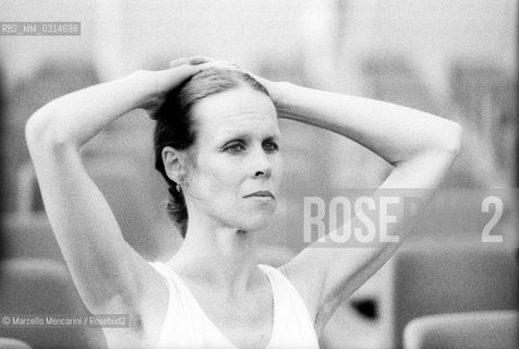 Rome, about 1980. American contemporary dance choreographer, performer, and poet Carolyn Carlson during a rehearsal / Roma, 1980 circa. La coreografa, danzatrice e poetessa Carolyn Carlson durante una prova - ©Marcello Mencarini/Rosebud2