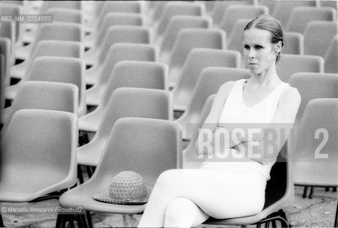 Rome, about 1980. American contemporary dance choreographer, performer, and poet Carolyn Carlson during a rehearsal / Roma, 1980 circa. La coreografa, danzatrice e poetessa Carolyn Carlson durante una prova - ©Marcello Mencarini/Rosebud2