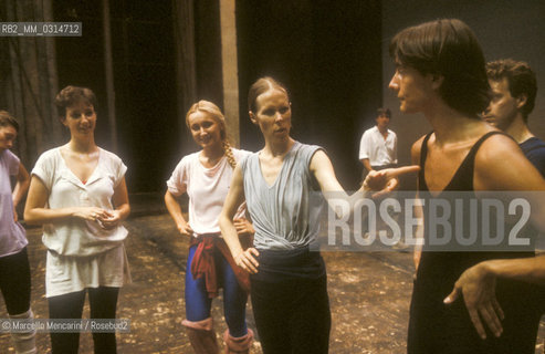 Rome, about 1980. American contemporary dance choreographer, performer, and poet Carolyn Carlson during a rehearsal / Roma, 1980 circa. La coreografa, danzatrice e poetessa Carolyn Carlson durante una prova - ©Marcello Mencarini/Rosebud2