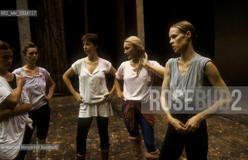 Rome, about 1980. American contemporary dance choreographer, performer, and poet Carolyn Carlson during a rehearsal / Roma, 1980 circa. La coreografa, danzatrice e poetessa Carolyn Carlson durante una prova - ©Marcello Mencarini/Rosebud2