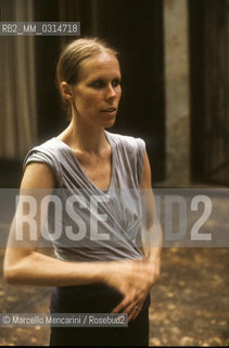 Rome, about 1980. American contemporary dance choreographer, performer, and poet Carolyn Carlson during a rehearsal / Roma, 1980 circa. La coreografa, danzatrice e poetessa Carolyn Carlson durante una prova - ©Marcello Mencarini/Rosebud2