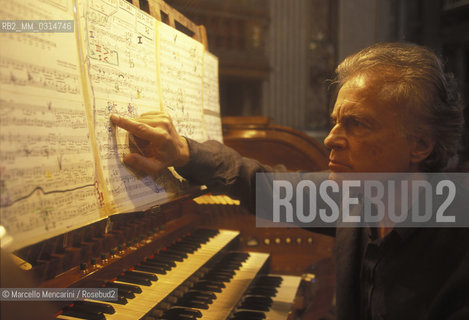 Rome, Chiesa di SantIgnazio, 1999. Italian organist Giorgio Carnini / Roma, Chiesa di SantIgnazio, 1999. Lorganista Giorgio Carnini - ©Marcello Mencarini/Rosebud2