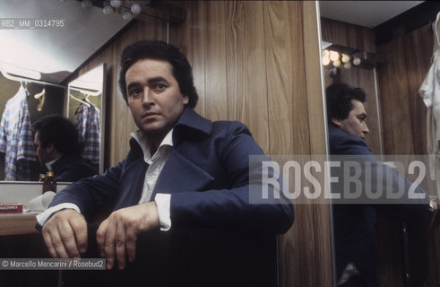 Verona Arena, about 1978. Spanish tenor José Carreras in his dressing room / Arena di Verona, 1978 circa. ll tenore Josè Carreras nel suo camerino - ©Marcello Mencarini/Rosebud2