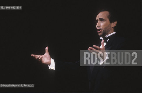 Tenor José Carreras performing a recital (about 1990) / Il tenore José Carreras durante un recital - ©Marcello Mencarini/Rosebud2
