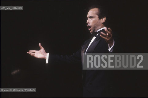 Tenor José Carreras performing a recital (about 1990) / Il tenore José Carreras durante un recital - ©Marcello Mencarini/Rosebud2