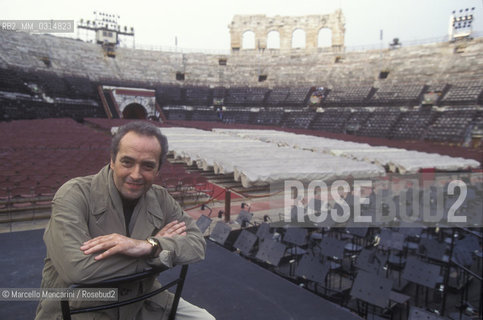 Verona Arena, 1995. Spanish tenor José Carreras before performing in the 25th anniversary of his career / Arena di Verona, 1995. Il tenore José Carreras prima di esibirsi in occasione dei suoi 25 anni di carriera - ©Marcello Mencarini/Rosebud2