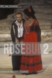 Verona Arena, 1995. Opera singers José Carreras and Denyce Graves performing in Carmen on the occasion of the 25th anniversary of the Carreras career / Arena di Verona, 1995. I cantanti lirici José Carreras e Denyce Graves mentre cantano in Carmen in occasione del 25° anniversario della carriera di Carreras - ©Marcello Mencarini/Rosebud2
