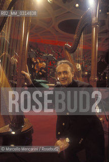 Vatican City, 1999. Spanish tenor José Carreras during a rehearsal in the Nervi Hall / Città del Vaticano, 1999. Il tenore José Carreras durante una prova in Sala Nervi - ©Marcello Mencarini/Rosebud2