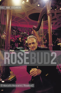 Vatican City, 1999. Spanish tenor José Carreras during a rehearsal in the Nervi Hall / Città del Vaticano, 1999. Il tenore José Carreras durante una prova in Sala Nervi - ©Marcello Mencarini/Rosebud2