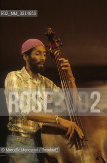 Rome, about 1985. American jazz double-bassist Ron Carter performing / Roma, 1985 circa. Il contrabbassista jazz Ron Carter in concerto - ©Marcello Mencarini/Rosebud2