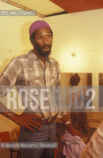 Rome, about 1985. American jazz double-bassist Ron Carter in his dressing room / Roma, 1985 circa. Il contrabbassista jazz Ron Carter nel suo camerino - ©Marcello Mencarini/Rosebud2