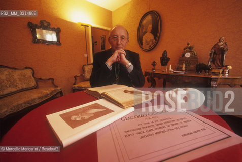 Venice 1998. Alessandro Arrigoni, present owner of the home where Giaomo Casanova probably was born in 1725 and lived since 1743, in his home on Calle Malipiero (formerly Calle della Commedia) at number 3082 / Alessandro Arrigoni, atuale proprietario della casa dove Giacomo Casanova probabilmente nacque nel 1725 e visse fino al 1743, nella sua casa in calle Malipiero (già calle della commedia) al numero 3082 - ©Marcello Mencarini/Rosebud2