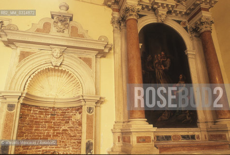 Venice, 1998. St. Samuel Church, the baptismal font on the left. Here Giacomo Casanova was baptized on 5 April 1725 /  Venezia, 1998. Chiesa di San Samuele, sulla destra il fonte batttesimale. Qui Giacomo Casanova fu battezzato il 5 aprile 1725 - ©Marcello Mencarini/Rosebud2