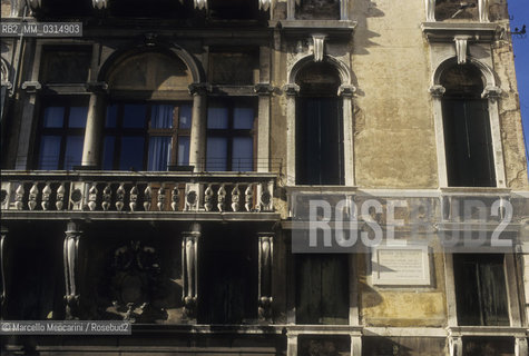 Venice, 1998. Palazzo Bellavite on Campo San Maurizio. Here lived Giorgio Baffo, great friend and patron of Giacomo Casanova and his family / Venezia, 1998. Palazzo Bellavite in campo San Maurizio. Era la dimora del patrizio Giorgio Baffo, grande amico e protettore di Giacomo Casanova e della sua famiglia - ©Marcello Mencarini/Rosebud2