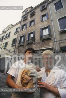Venice, 1998. Pastry chefs Benito and Lorenzo Palombella holding a cake decorated with a Casanovas profile. Their cake shop is located on Barbaria delle Tole in the same building where is the last home of Giacomo Casanova in Venice / Venezia, 1998. Benito e Lorenzo Palombella, pasticceri, con una torta con l profilo di Casanova. Il loro negozio si trova in Barbaria delle Tole, nello stesso palazzo dove si trova lultima casa di Casanova a Venezia - ©Marcello Mencarini/Rosebud2