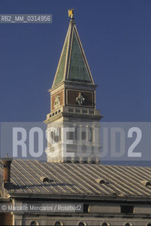 Venice, 1998. Roof of the Piombi prison in the Doges Palace viewed from the terrace of the Hotel Danieli, the Bell Tower in the background. Through here Giacomo Casanova escaped on 31 October 1756 / Venezia, 1998. Tetto dei piombi, le prigioni di Palazzo ducale visto dalla terrazza dellHotel Danieli, con il campanile sullo sfondo. Da  qui Giacomo Casanova riuscì a fuggire il 31 ottobre 1756  - ©Marcello Mencarini/Rosebud2