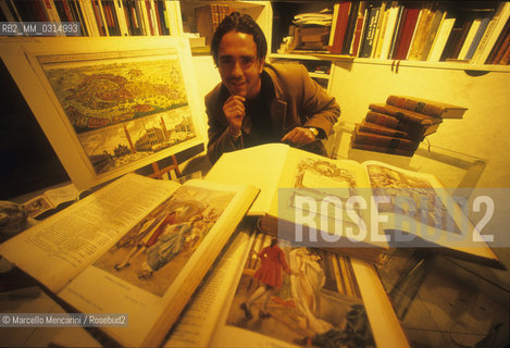 Venice, 1998. Antiquarian Federico Gorini showing some ancient books about Giacomo Casanova / Venezia, 1998. Lantiquario Federico Gorini con alcuni libri su Casanova - ©Marcello Mencarini/Rosebud2