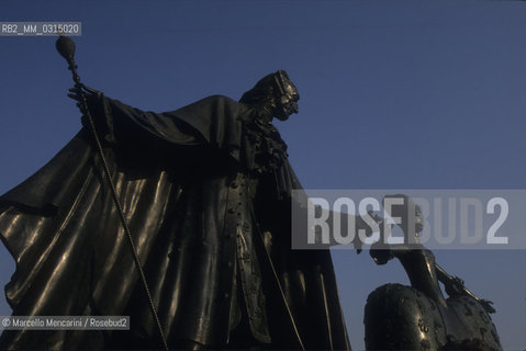 Venice Carnival 1998 dedicated to Giacomo Casanova.Monument by Mihail Chemiakin to Giacomo Casanova / Carnevale di Venezia 1998 dedicato a Giacomo Casanova. Monumento a Giacomo Casanova di Mihail Chemiakin - ©Marcello Mencarini/Rosebud2